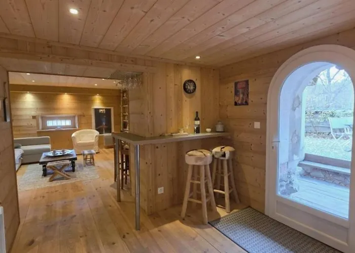 Au Rez De Jardin D'une Mexicaine Barcelonnette